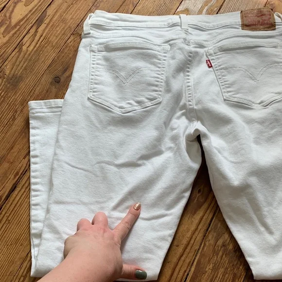 Levi's Distressed Boyfriend - Picture 6 of 8